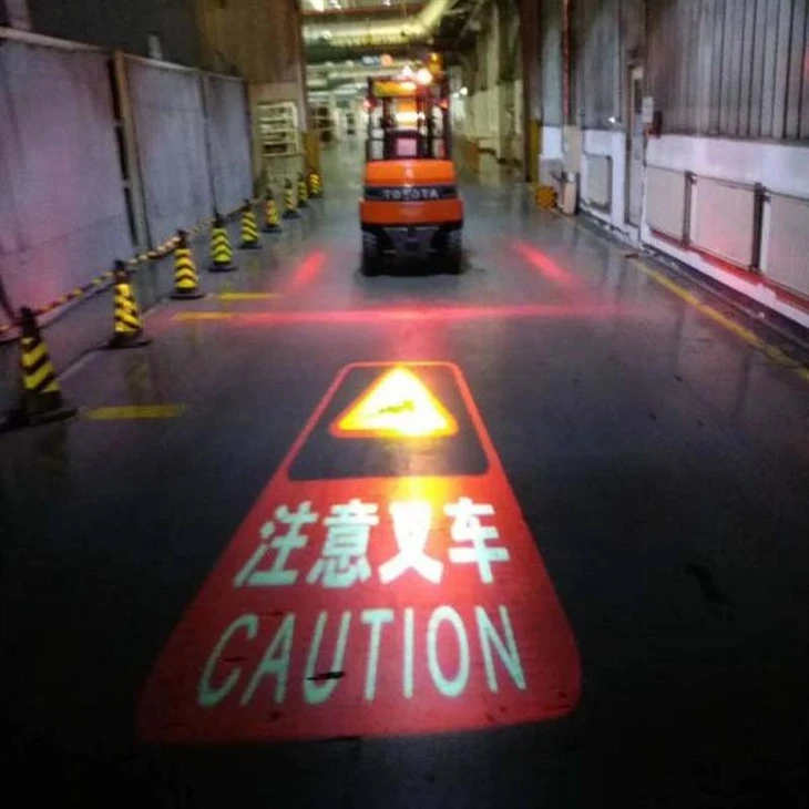 Customizable design LED Triangle Shape Light Spot Forklift Projection Lamp 20W Safety Warning Light factory in China